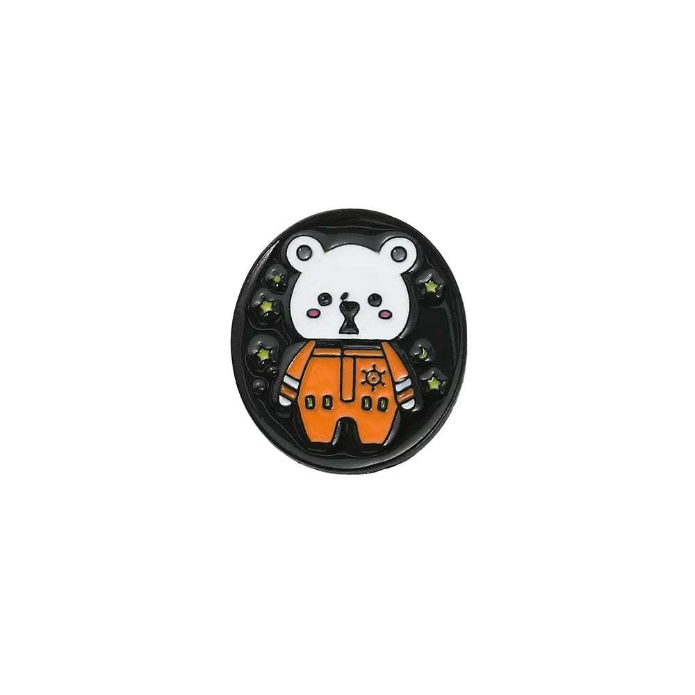 One Piece Emaille-Broschen Cartoon Luffy Zoro Nami Chopper Sanji Lysop Anime Actionfiguren Metallabzeichen Rucksack Anstecknadeln Spielzeug
