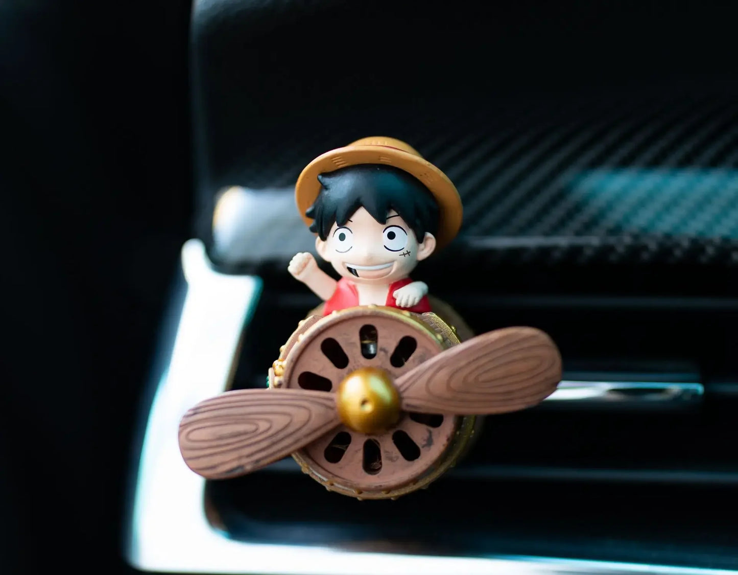 Anime One Piece Luffy Sauron Sanji Pilot Propeller Auto-Lufterfrischer Aromatherapie Mode Air Vent Aromatherapie Autozubehör