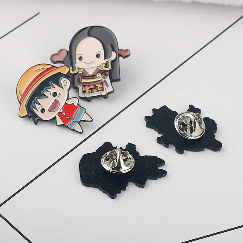 Broches de dessin animé One Piece Luffy Boa Hancock Portgas D Ace Dracule Mihawk pour femmes fans badges cadeau